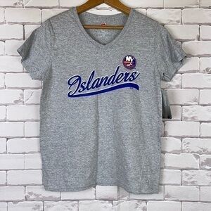 NY Islanders NHL V neck women’s t shirt Small